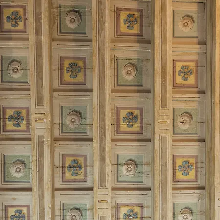 Santa Croce Palace By Mmega