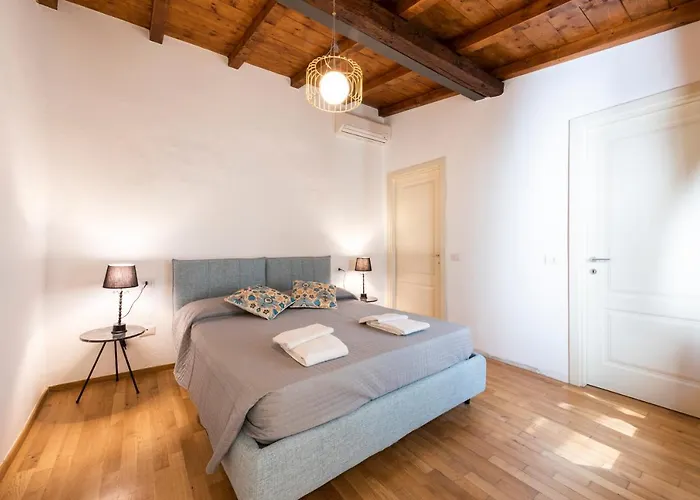 Santa Croce Palace By Mmega